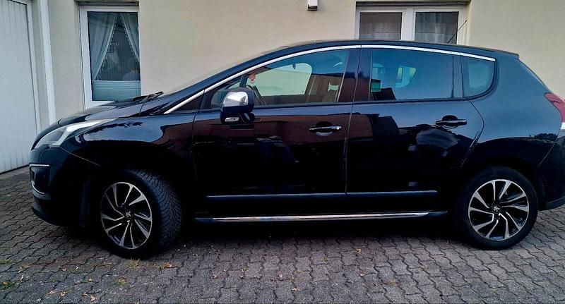 Schwarz Gebraucht 2015 Peugeot 3008 Van / Kleinbus | 7.050 € (Fairer Preis) - Bild 1/4