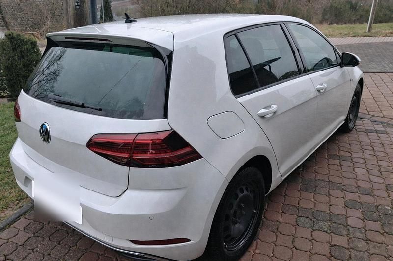 Gebraucht VW e-Golf 100 kW (136 PS) 2020 Weiß Kleinwagen