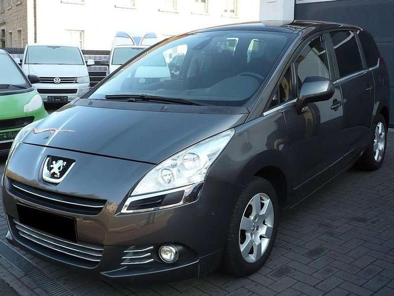 Gebraucht Peugeot 5008 156 PS (114 kW) 2010 Grau Van / Kleinbus