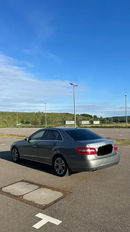 Gebraucht Mercedes E300 Avantgarde 204 PS (150 kW) 2010 Grau Limousine
