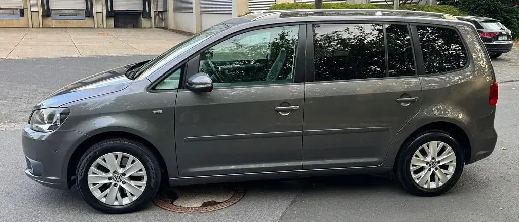 Gebraucht VW Touran 140 PS (102 kW) 2014 Grau Van / Kleinbus
