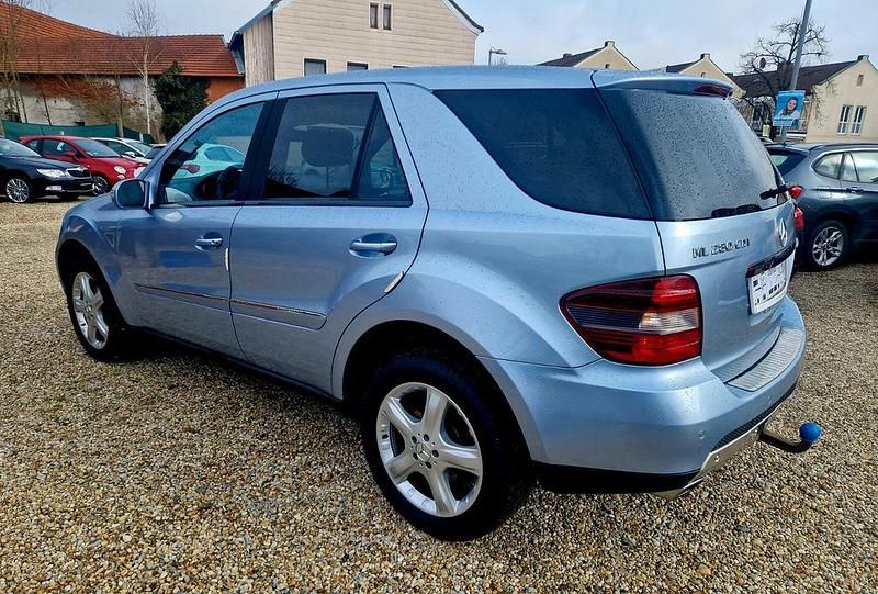 Gebraucht Mercedes ML280 Sport 190 PS (139 kW) 2007 Blau SUV
