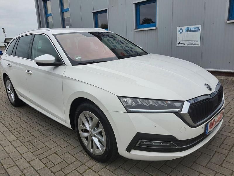 Weiß Gebraucht 2020 Skoda Octavia First Edition Kombi | 16.999 € (Fairer Preis) - Bild 1/4