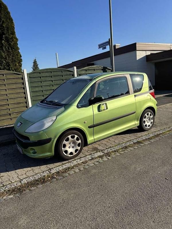 Gebraucht Peugeot 1007 Premium 73 PS (53 kW) 2006 Grün Van / Kleinbus