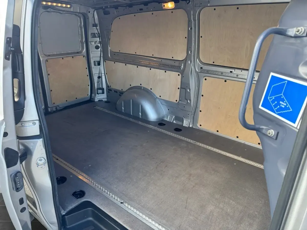 Gebraucht Mercedes e-Vito 62 kW (85 PS) 2023 Silber Van