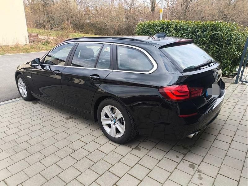 Gebraucht BMW 520 184 PS (135 kW) 2012 Schwarz Kombi
