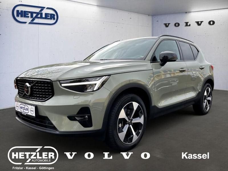 Sage green / metallic Gebraucht 2024 Volvo XC40 Plus SUV | 38.650 € (Fairer Preis) - Bild 1/4