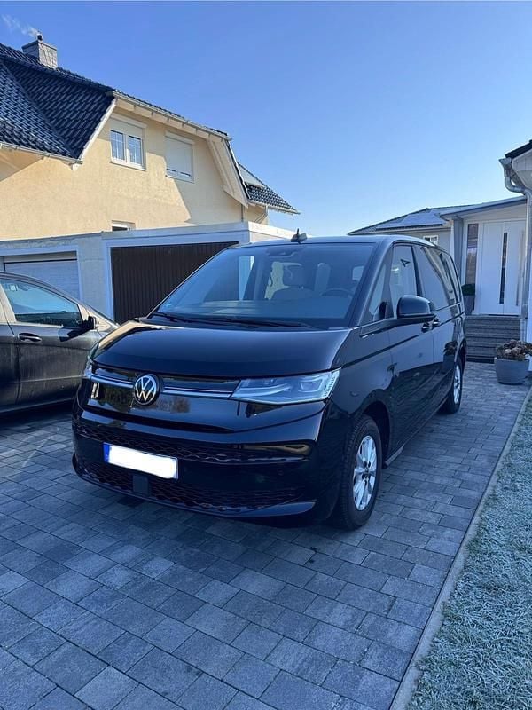 Gebraucht VW Multivan Life 150 PS (110 kW) 2024 Schwarz Van