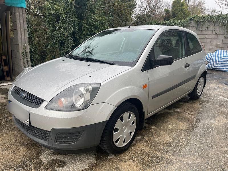 Gebraucht Ford Fiesta Trend 80 PS (58 kW) 2006 Silber Kleinwagen