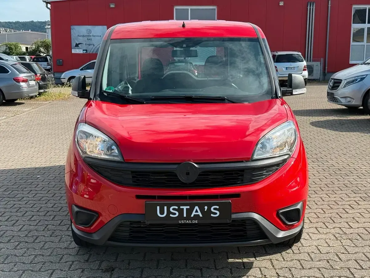 Gebraucht Fiat Doblò 95 PS (69 kW) 2015 Rot Van / Kleinbus