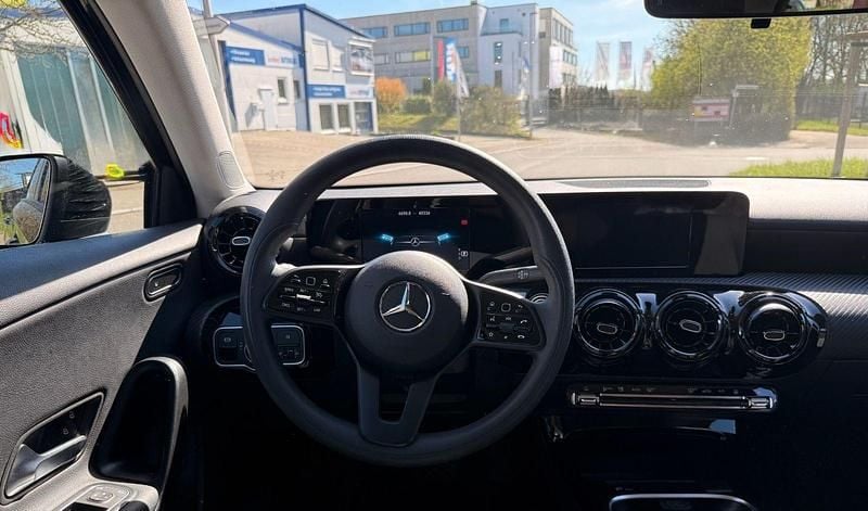 Gebraucht Mercedes A250 218 PS (160 kW) 2022 Schwarz Limousine