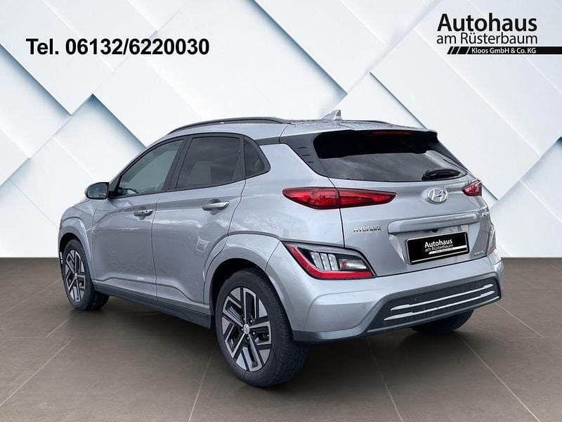 Gebraucht Hyundai Kona Prime 150 kW (204 PS) 2022 Shimmering silver / met SUV