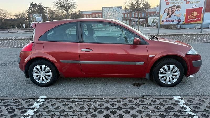 Gebraucht Renault Mégane II 112 PS (82 kW) 2002 Rot Kleinwagen