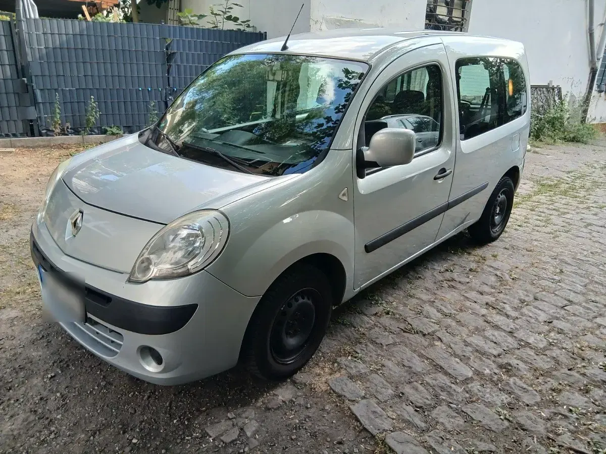 Gebraucht Renault Kangoo Authentique 106 PS (77 kW) 2011 Silber Van / Kleinbus