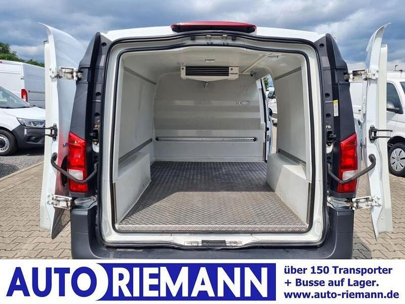 Weiss Gebraucht 2021 Mercedes Vito Van / Kleinbus | 35.462 € - Bild 1/4
