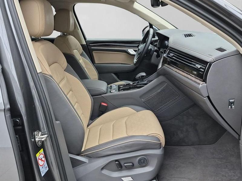Gebraucht VW Touareg Elegance 231 PS (169 kW) 2025 Grau SUV