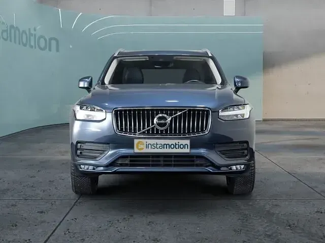 Gebraucht Volvo XC90 Momentum 235 PS (172 kW) 2021 Blau SUV