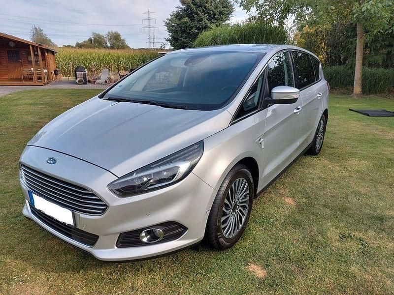 Silber Gebraucht 2018 Ford S-MAX Titanium Van / Kleinbus | 20.499 € (Fairer Preis) - Bild 1/4