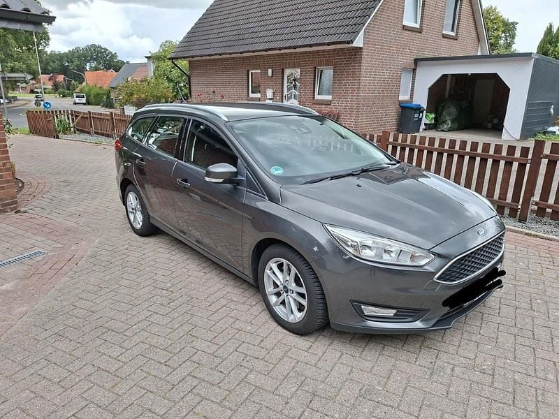 Grau Gebraucht 2018 Ford Focus Cool & Connect Kombi | 10.000 € (Superpreis) - Bild 1/4