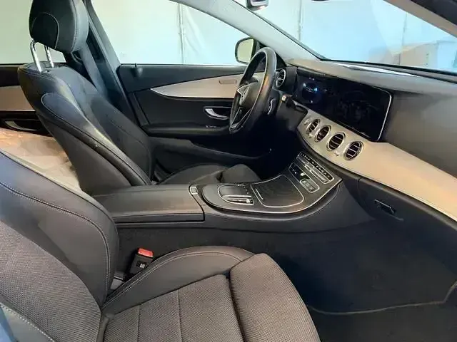 Gebraucht Mercedes E220 Avantgarde 200 PS (147 kW) 2023 Mojavesilber metalliclack (metallic) Kombi