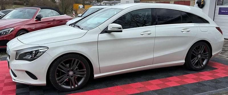 Gebraucht Mercedes CLA220 177 PS (130 kW) 2017 Calcitweiss/zirrusweiss Limousine