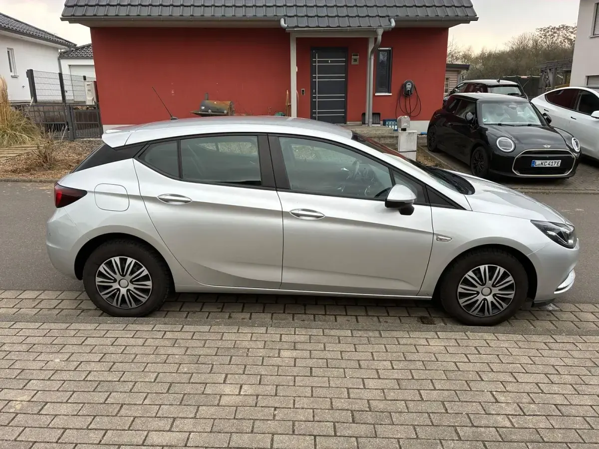 Gebraucht Opel Astra Edition 105 PS (77 kW) 2017 Grau Limousine
