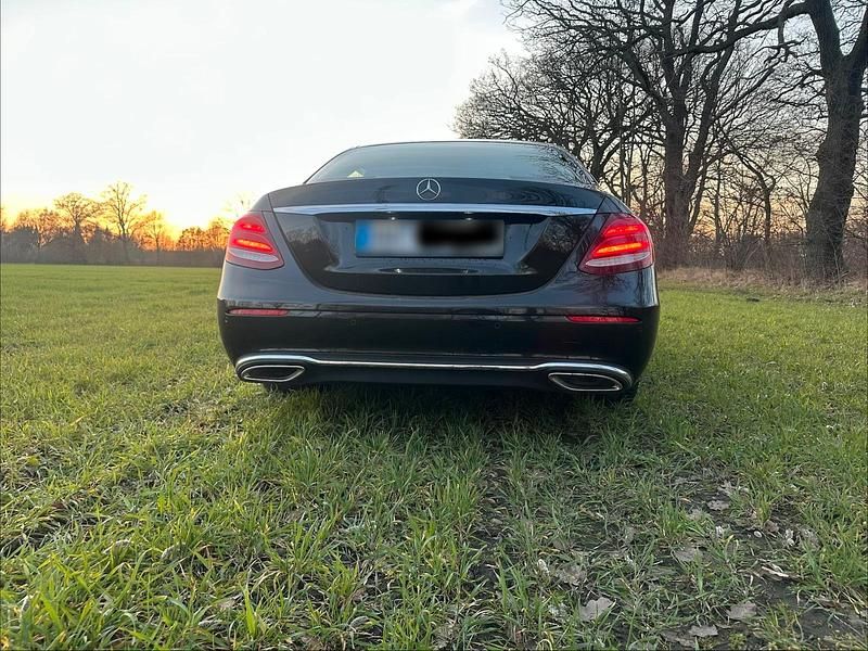 Gebraucht Mercedes E200 AMG 184 PS (135 kW) 2017 Schwarz Limousine