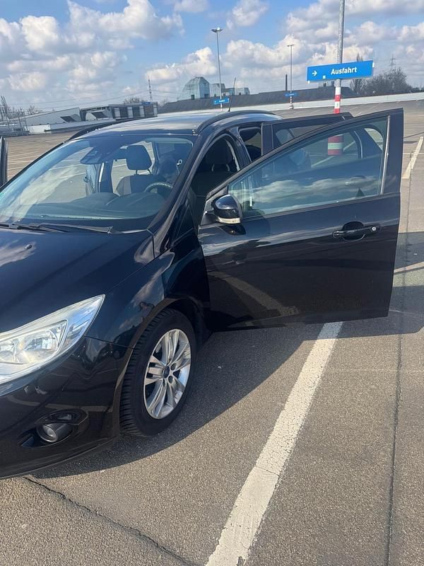 Gebraucht Ford Focus 105 PS (77 kW) 2011 Schwarz Kombi