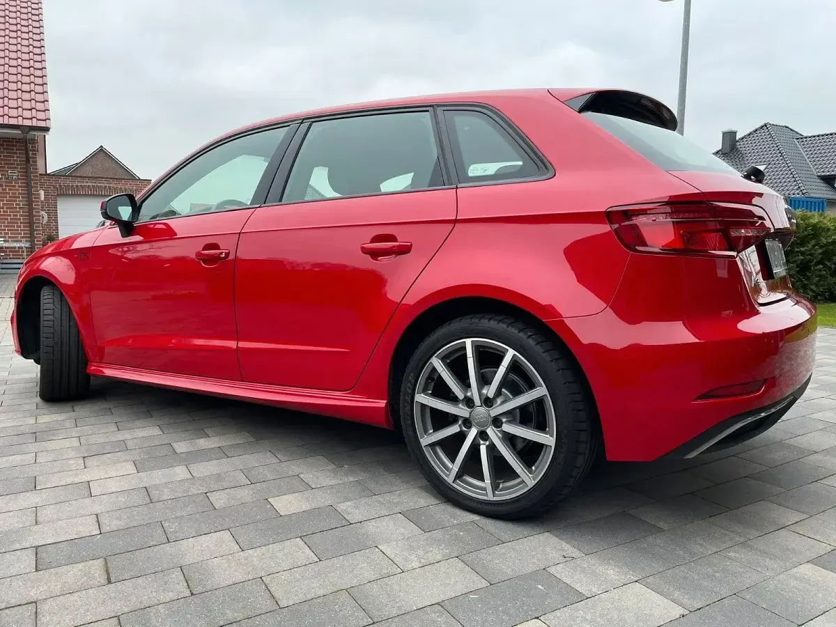 Używany Audi e-tron S-Line 204 KM (150 kW) 2020 Czerwony SUV
