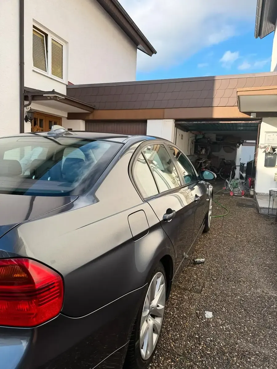 Gebraucht BMW 318 129 PS (94 kW) 2007 Grau Limousine