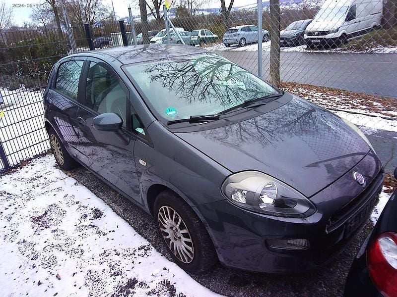 Grau Gebraucht 2012 Fiat Punto Limousine | 1.350 € (Fairer Preis) - Bild 1/4