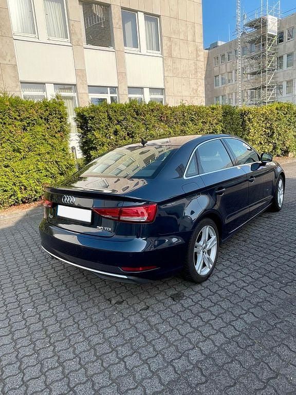 Gebraucht Audi A3 Comfort 116 PS (85 kW) 2019 Blau Limousine