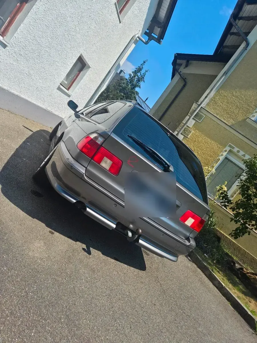 Gebraucht BMW 530 Basis 193 PS (141 kW) 2002 Grau Kombi