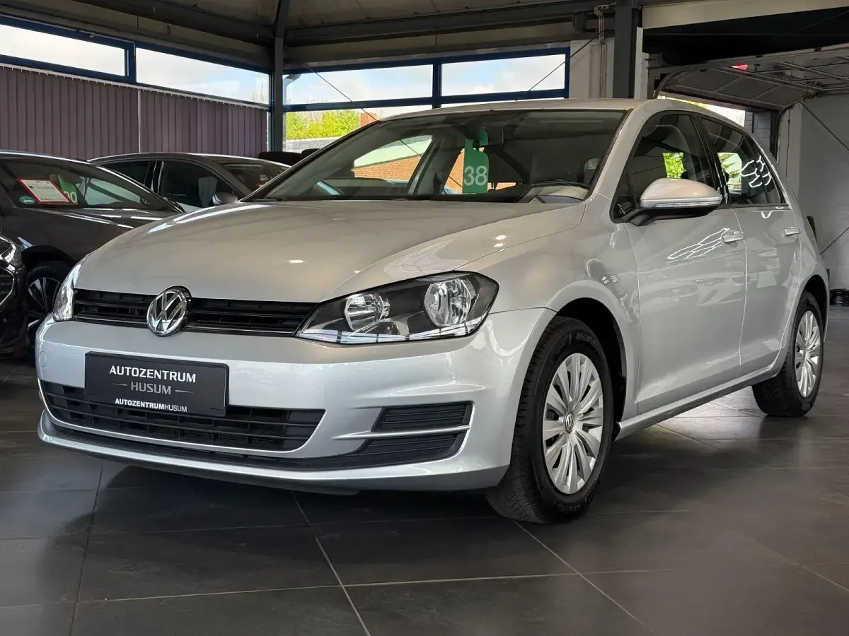 Gebraucht VW Golf VII Trendline 110 PS (80 kW) 2014 Silber Limousine
