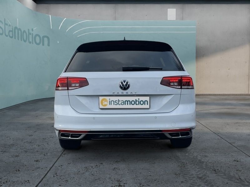 Gebraucht VW Passat R-line Plus 150 PS (110 kW) 2024 Weiß Kombi