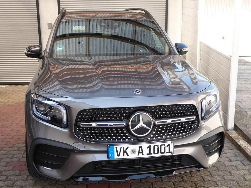 Grau Gebraucht 2023 Mercedes GLB200 AMG SUV | 40.500 € (Fairer Preis) - Bild 1/4