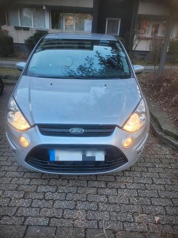 Gebraucht Ford S-MAX Titanium 140 PS (102 kW) 2014 Grau Van / Kleinbus