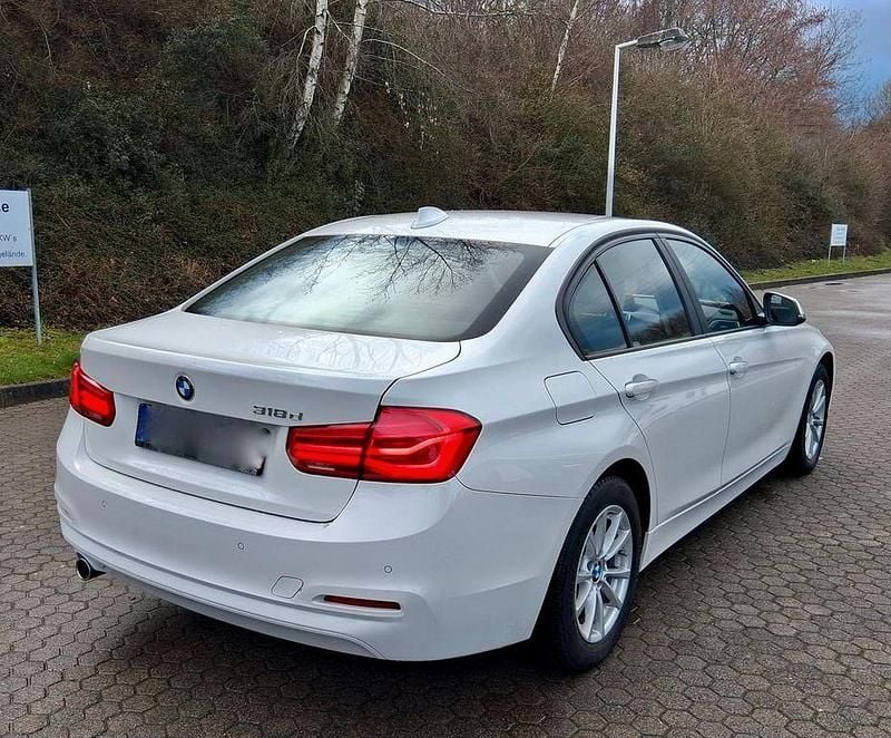 Gebraucht BMW 318 Advantage 150 PS (110 kW) 2017 Weiß Limousine