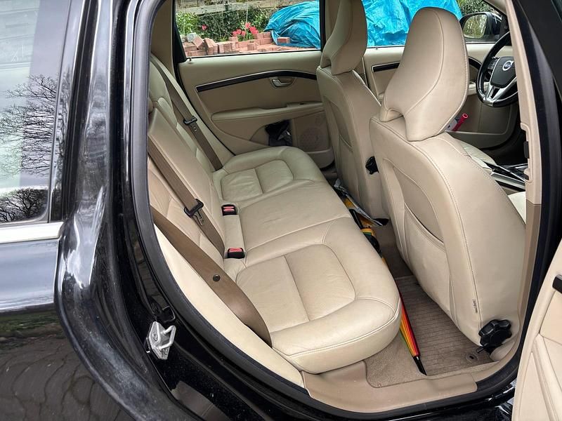 Gebraucht Volvo V70 Momentum 181 PS (133 kW) 2014 Schwarz Kombi