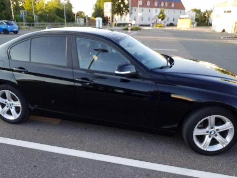 Gebraucht BMW 320 184 PS (135 kW) 2013 Schwarz Limousine