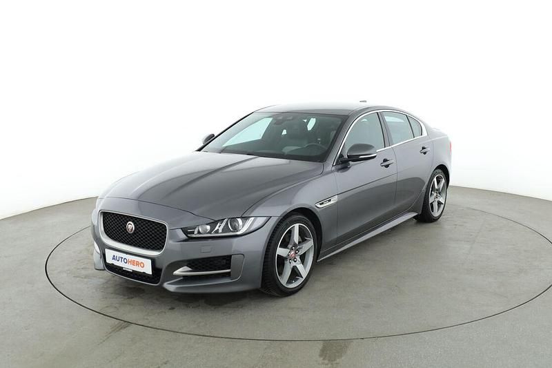 Grau Gebraucht 2016 Jaguar XE R-Sport Limousine | 17.970 € (Teuer) - Bild 1/3