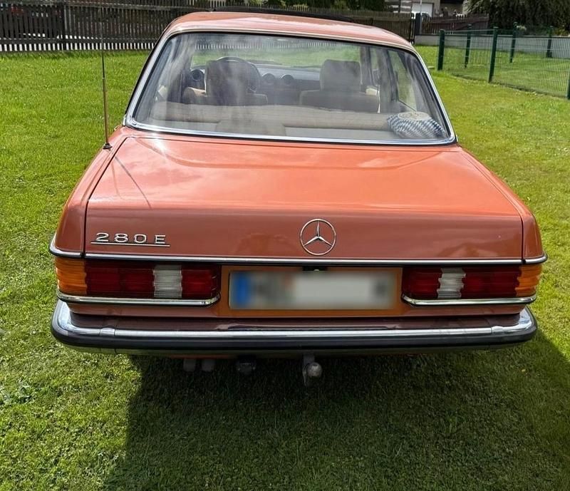 Second-hand Mercedes E280 185 CP (136 kW) 1981 Portocaliu Berlinǎ