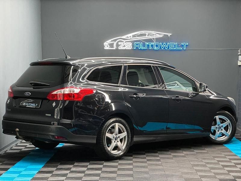 Gebraucht Ford Focus Trend 125 PS (91 kW) 2014 Schwarz Kombi