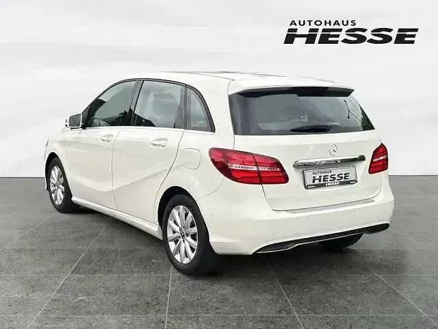 Gebraucht Mercedes B180 Style 122 PS (89 kW) 2018 Weiß Kleinwagen