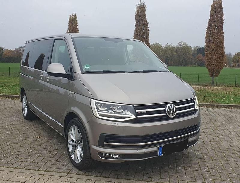 Beige Gebraucht 2019 VW Multivan Highline Van | 45.900 € (Teuer) - Bild 1/4