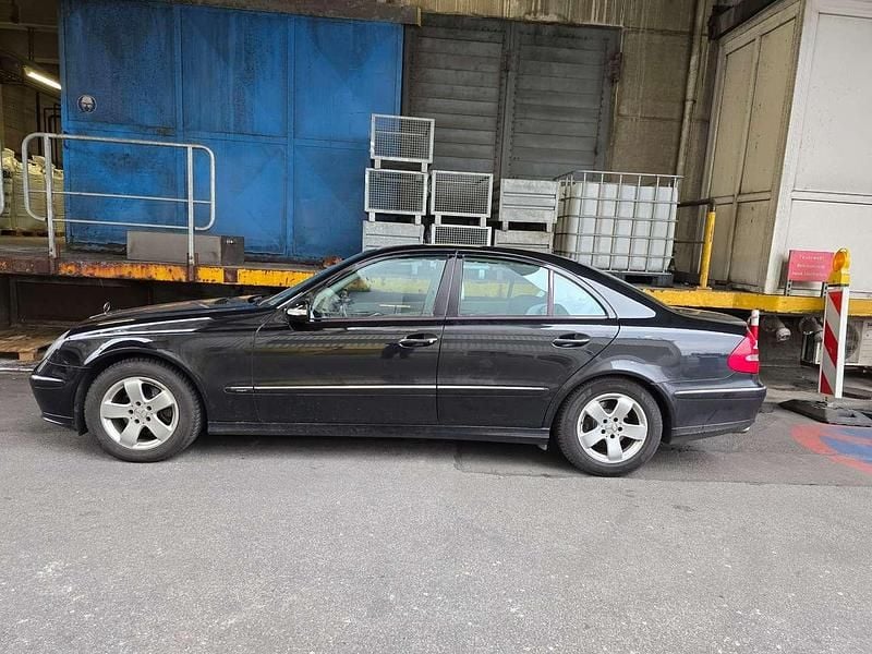 Gebraucht Mercedes E320 Avantgarde 224 PS (164 kW) 2006 Schwarz Limousine