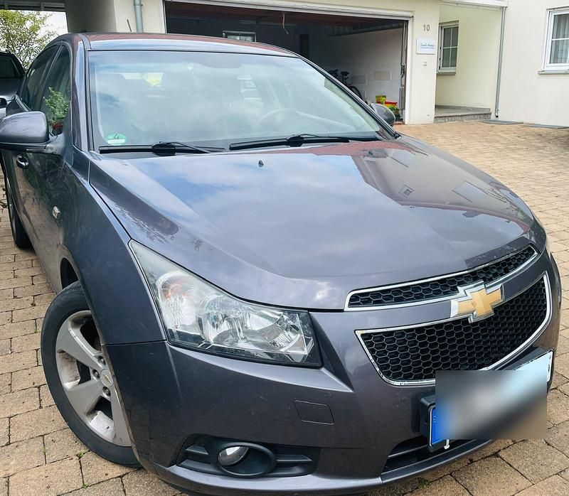 Grau Gebraucht 2011 Chevrolet Cruze Limousine | 3.200 € (Fairer Preis) - Bild 1/4