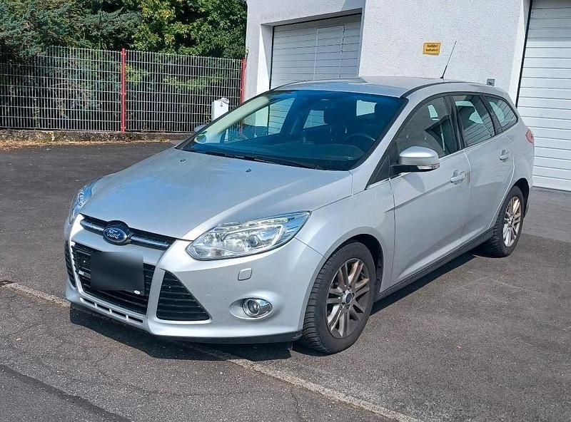 Grau Gebraucht 2014 Ford Focus Kombi | 3.100 € (Superpreis) - Bild 1/4