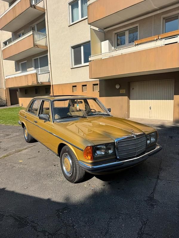 Gebraucht Mercedes E280 177 PS (130 kW) 1978 Gelb Limousine