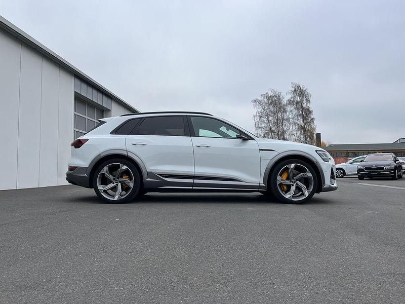 Gebraucht Audi e-tron Ambiente 369 kW (503 PS) 2022 Weiß SUV